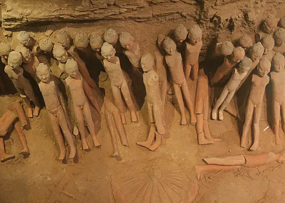 Pottery figurines in Hanyangling